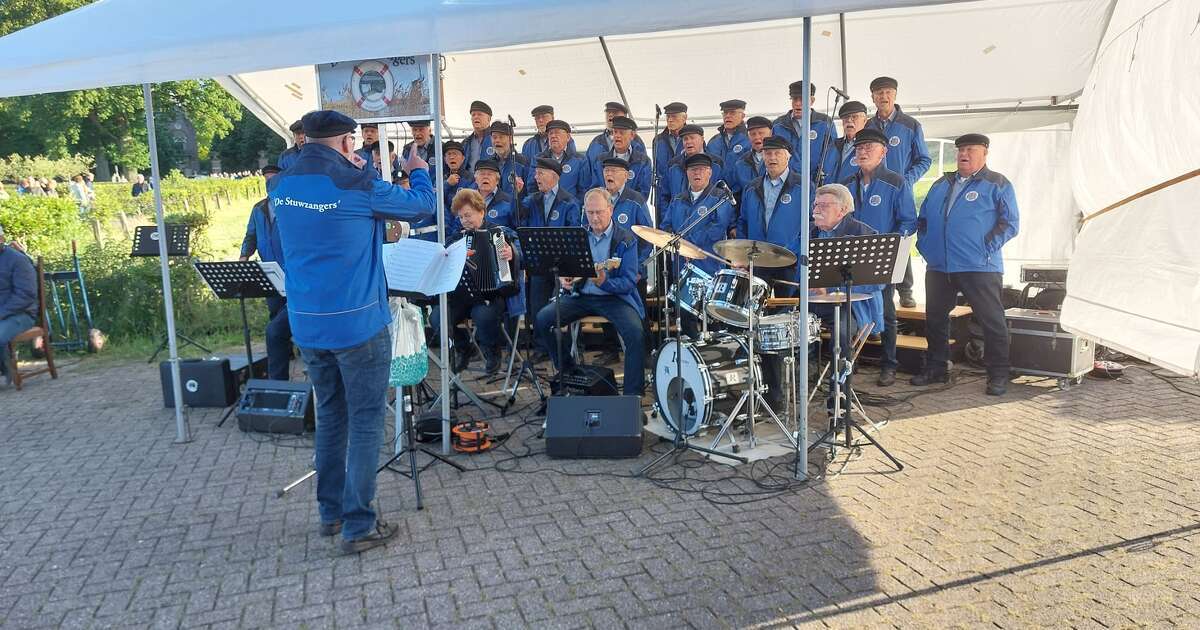 De Stuwzangers zongen voor de lopers