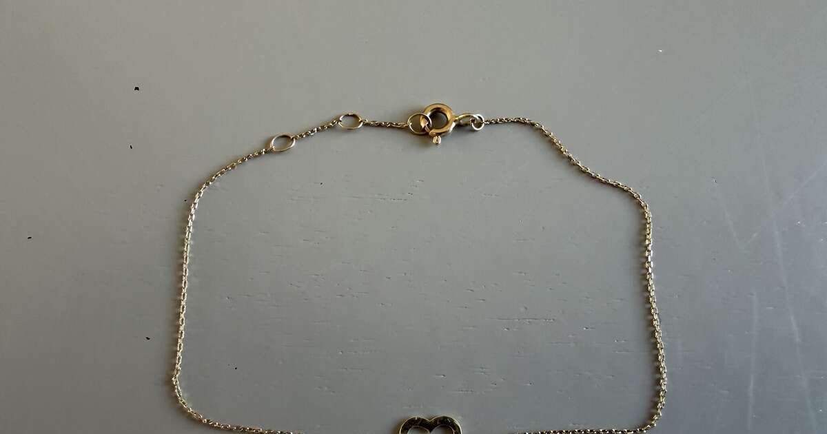 Gevonden: goudkleurige armband met hart