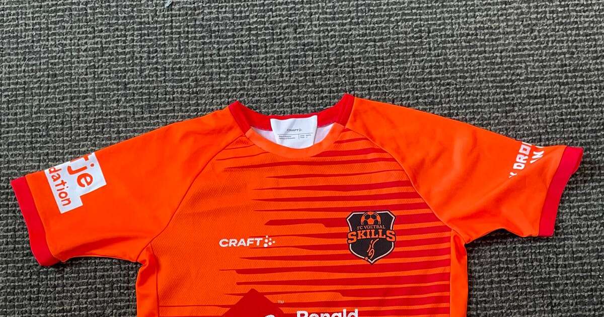 Gevonden Kleine maat voetbalshirt