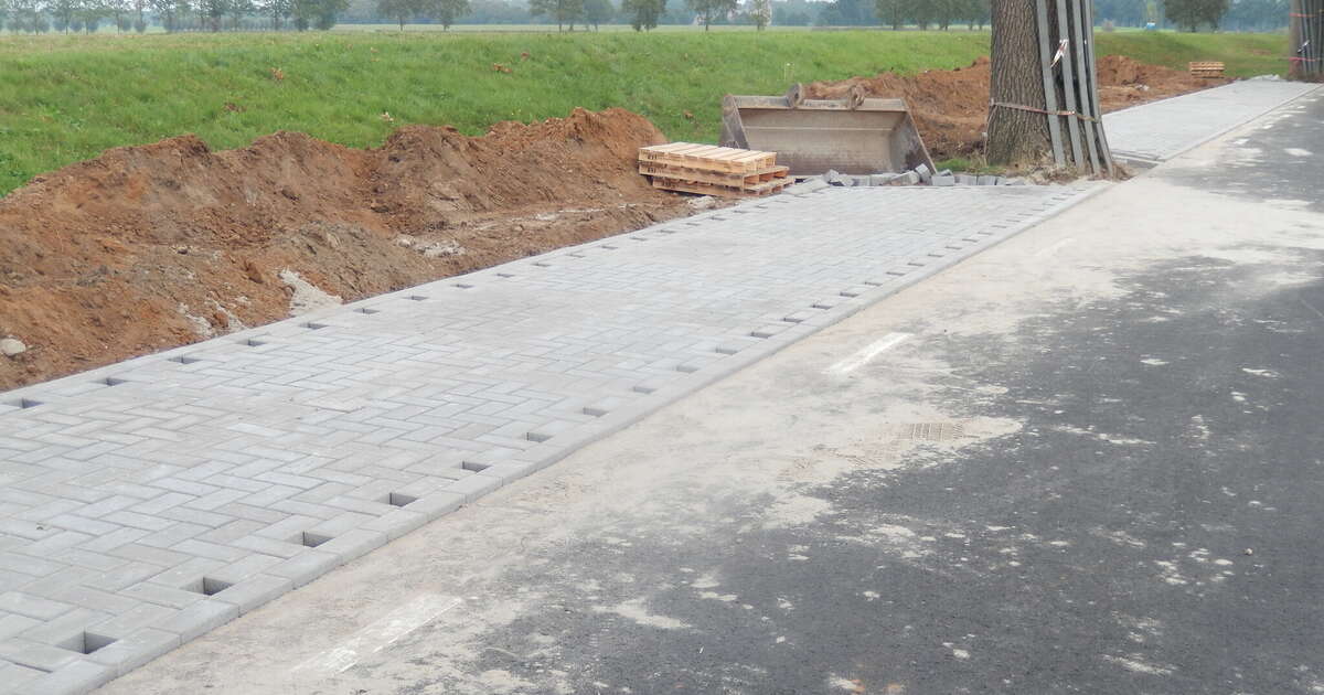 De laatste hand aan de Rechterensedijk