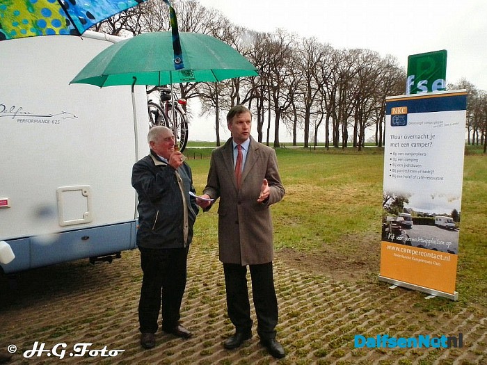 Camperplaatsen bij NS station geopend - Foto: H.G. Foto
