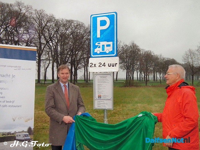 Camperplaatsen bij NS station geopend - Foto: H.G. Foto
