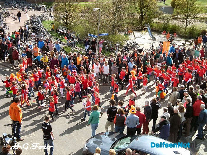 Oranje optocht Dalfsen. - Foto: H.G. Foto