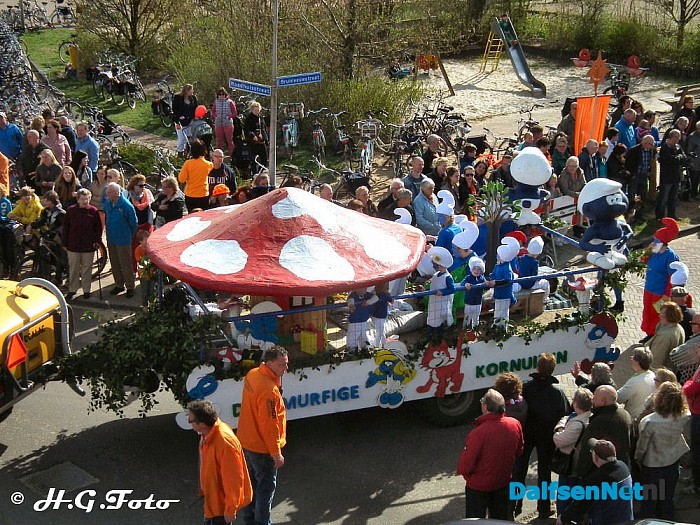 Oranje optocht Dalfsen. - Foto: H.G. Foto
