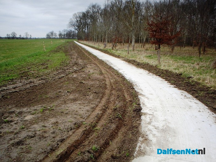 Afwerking fietspad  HESSUM - Foto: Willy