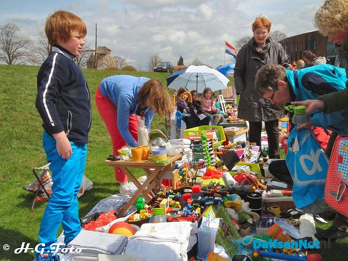 Vrijmarkt druk bezocht. - Foto: H.G. Foto