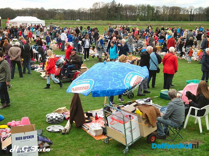 Vrijmarkt druk bezocht. - Foto: H.G. Foto