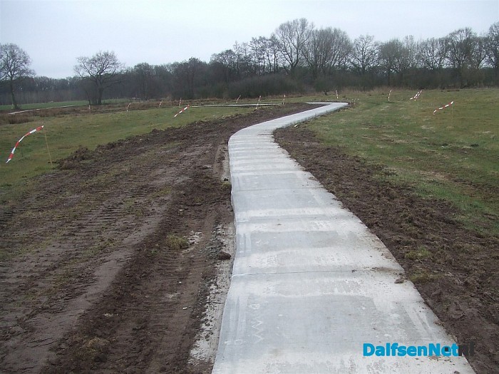Veerweg en fietspad Hessum