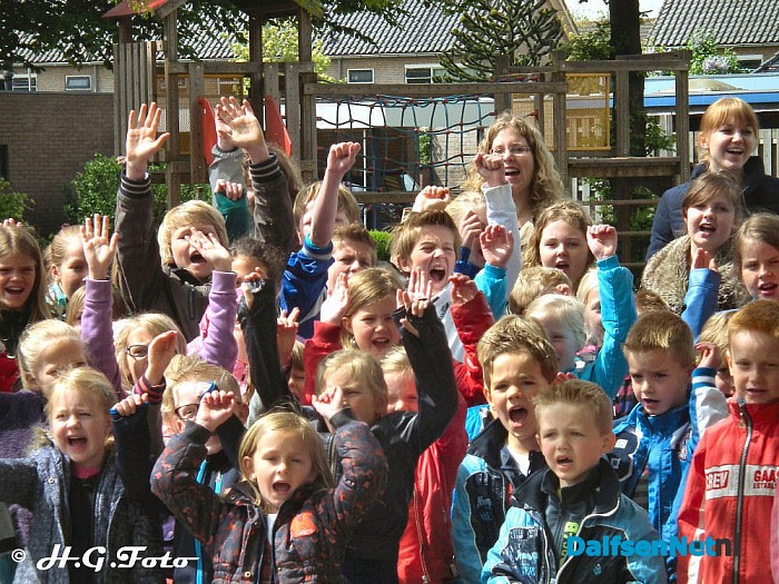 Opening speelplein KBS”de Polhaar”. - Foto: H.G. Foto