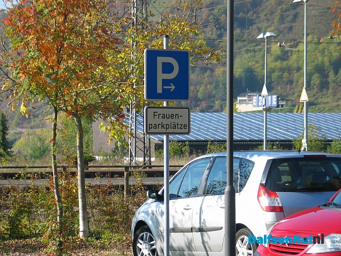 Eerste Zwolse vrouwvriendelijke parkeerplekken - Foto: Annemieke