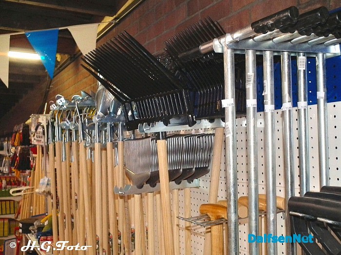 Opening nieuwe winkel Veerman tuingereedschap. - Foto: H.G. Foto