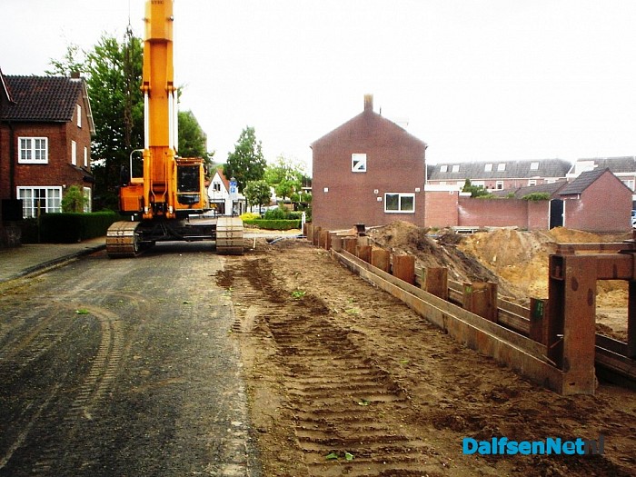 De straat gaat er uit.