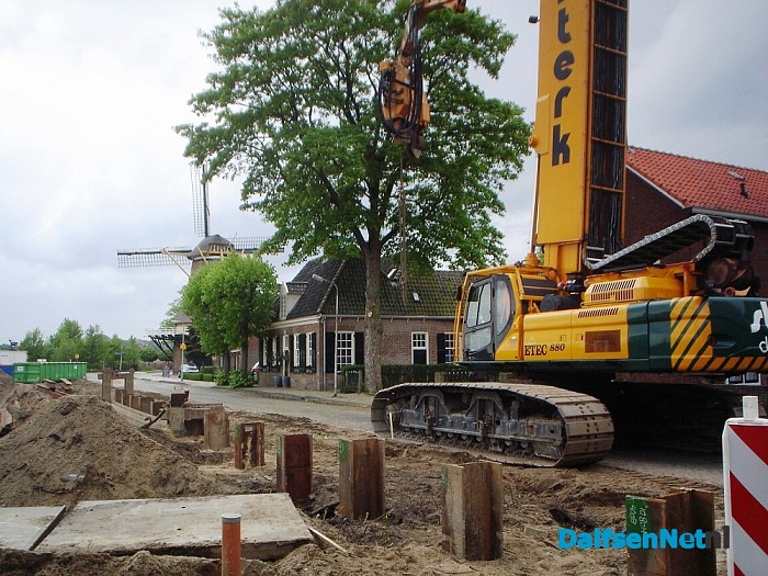 De straat gaat er uit.