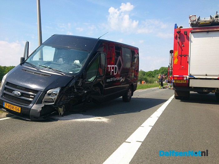 Voertuig komt op verkeerde weghelft op Poppenallee - Foto: Robert Bril