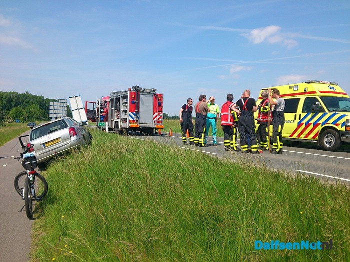 Voertuig komt op verkeerde weghelft op Poppenallee - Foto: Robert Bril