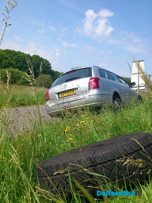 Voertuig komt op verkeerde weghelft op Poppenallee - Foto: Robert Bril