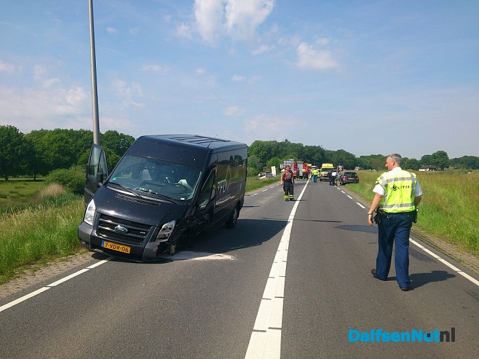 Voertuig komt op verkeerde weghelft op Poppenallee - Foto: Robert Bril