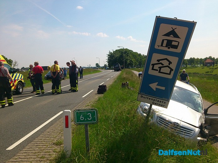 Voertuig komt op verkeerde weghelft op Poppenallee - Foto: Robert Bril