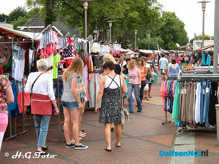 Gezellige braderie Europese week. - Foto: H.G. Foto