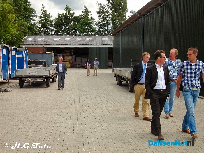 Bedrijfsbezoek college gem. Dalfsen. - Foto: H.G. Foto