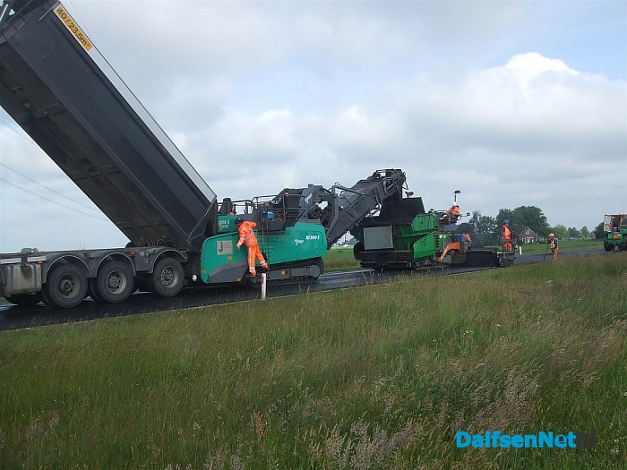N 35 afgesloten, er wordt hard gewerkt aan een nieuwe asfaltlaag.