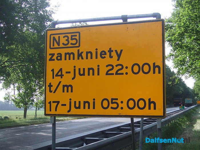 N 35 afgesloten, er wordt hard gewerkt aan een nieuwe asfaltlaag.