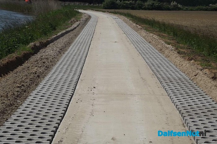 Pekkeriet Dalfsen bij het fietspad bij Laag Zuthem/Ganzepanbrug