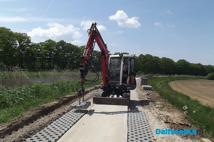 Pekkeriet Dalfsen bij het fietspad bij Laag Zuthem/Ganzepanbrug