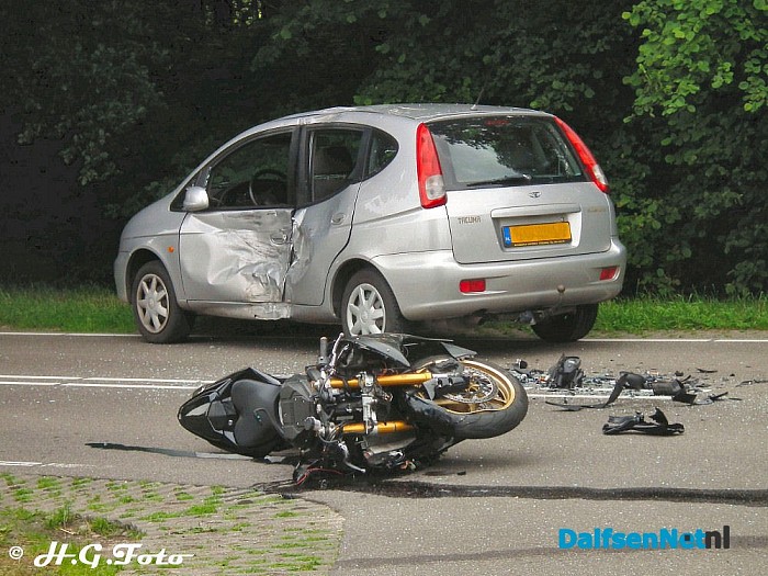 Zware aanrijding Koesteeg / Gerner Es Dalfsen - Foto: H.G. Foto