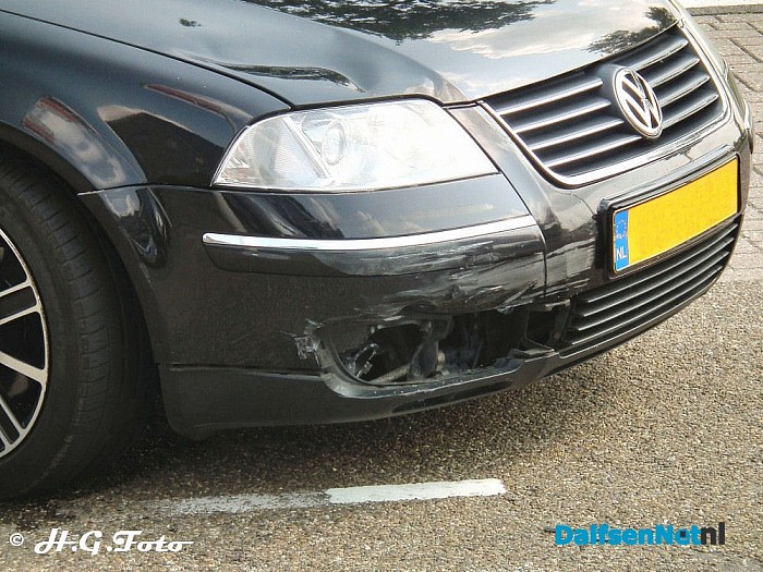 Aanrijding Auto / Bromfiets Westeinde . - Foto: H.G. Foto