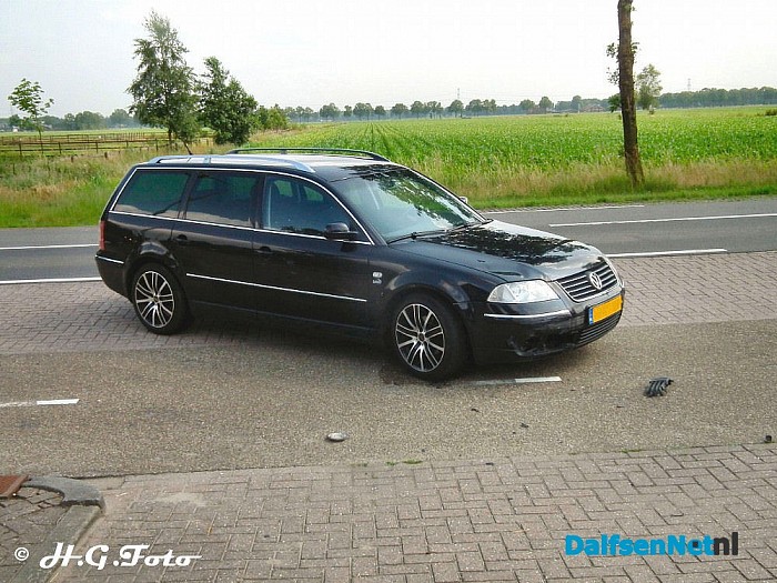 Aanrijding Auto / Bromfiets Westeinde . - Foto: H.G. Foto
