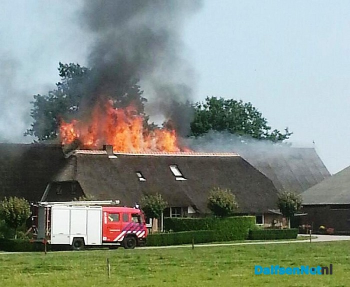Grote brand verwoest 2 woningen (update)