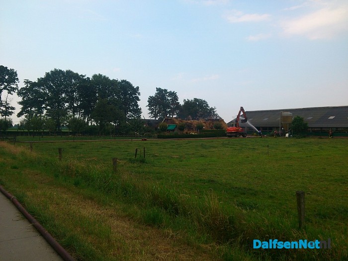 Grote brand verwoest 2 woningen (update) - Foto: Robert Bril