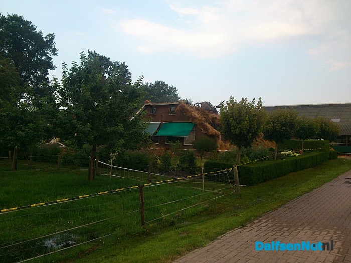Grote brand verwoest 2 woningen (update) - Foto: Robert Bril