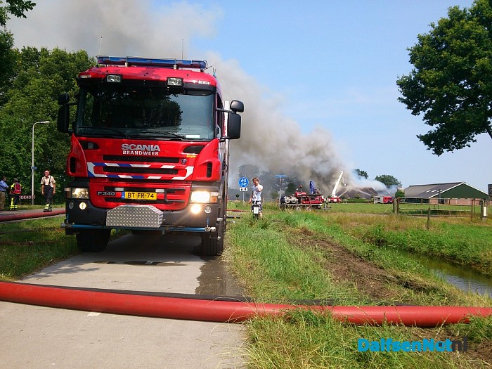 Grote brand verwoest 2 woningen (update) - Foto: Robert Bril