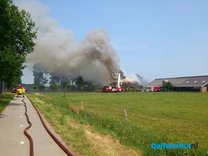 Grote brand verwoest 2 woningen (update) - Foto: Robert Bril