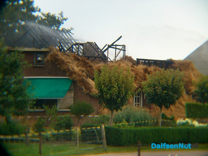 Grote brand verwoest 2 woningen (update) - Foto: Robert Bril