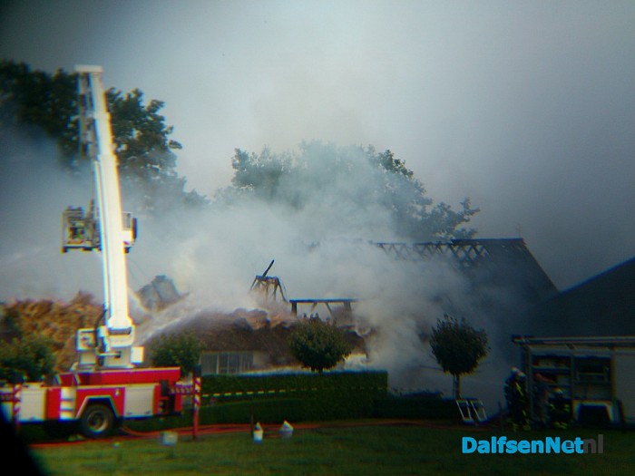 Grote brand verwoest 2 woningen (update) - Foto: Robert Bril