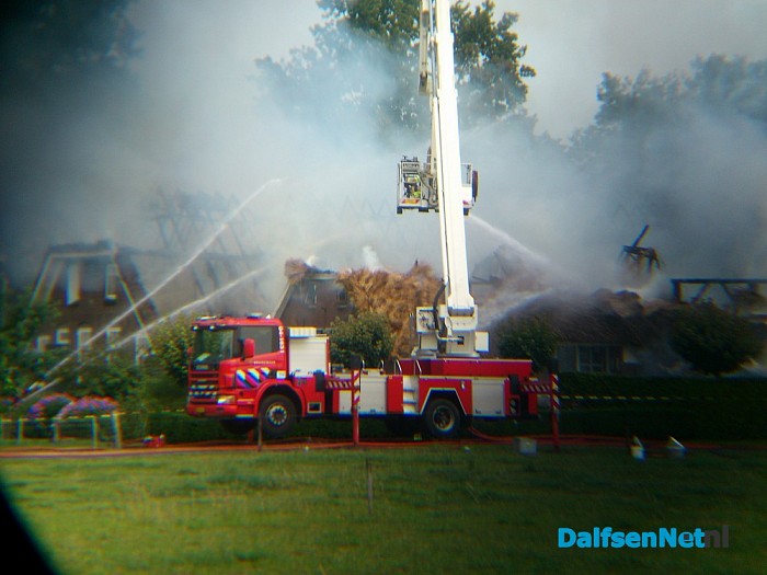Grote brand verwoest 2 woningen (update) - Foto: Robert Bril