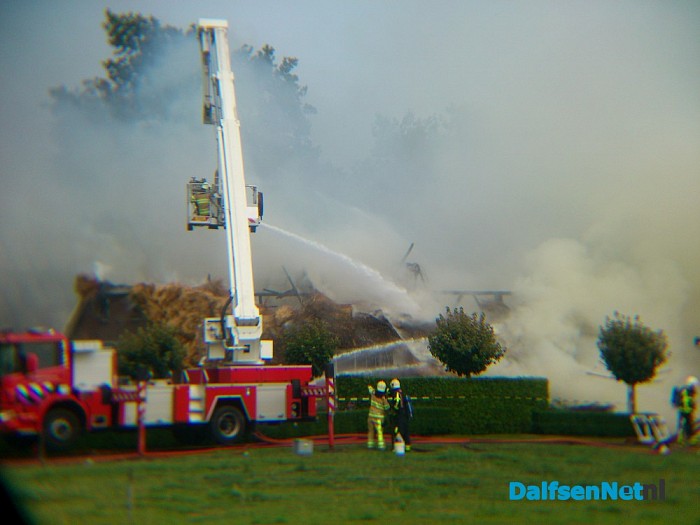 Grote brand verwoest 2 woningen (update) - Foto: Robert Bril