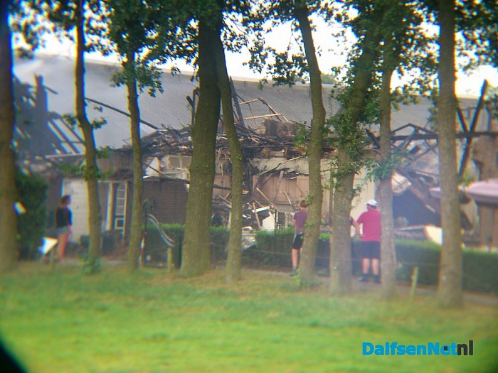 Grote brand verwoest 2 woningen (update) - Foto: Robert Bril