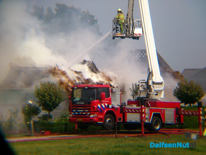 Grote brand verwoest 2 woningen (update) - Foto: Robert Bril