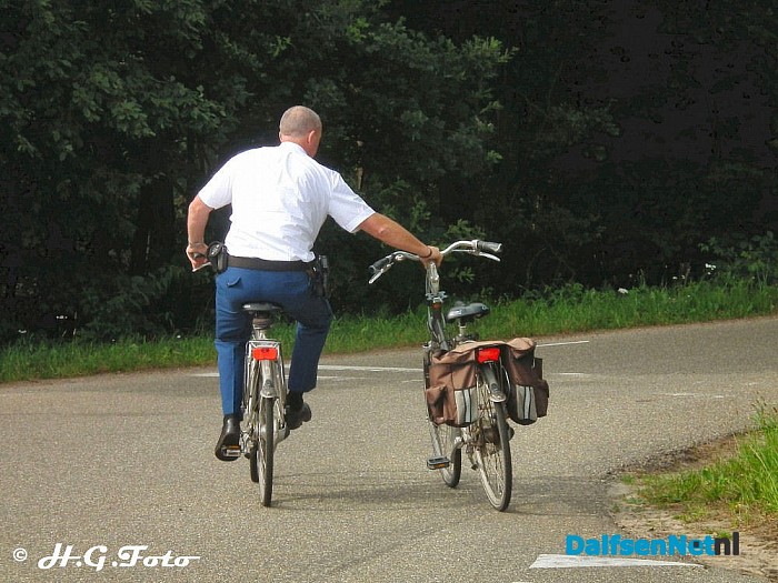 Vrouw met fiets ten val. - Foto: H.G. Foto