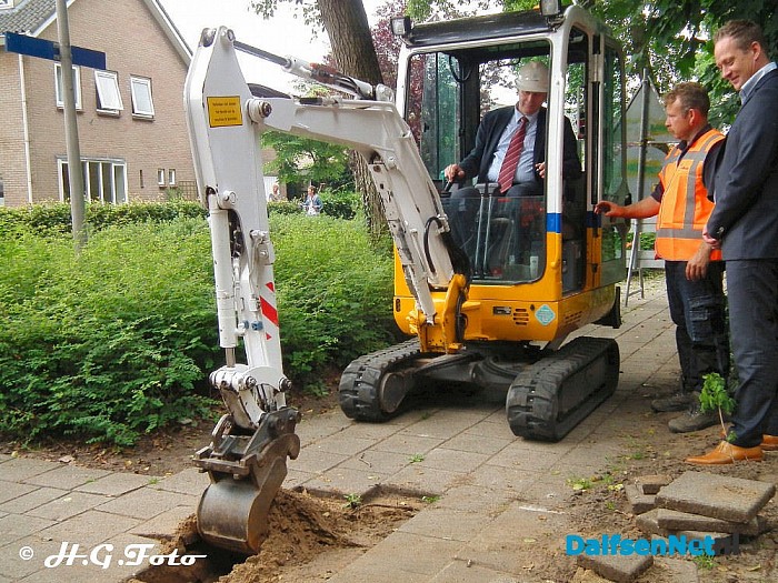 Starthandeling aanleg van het glasvezelnetwerk - Foto: H.G. Foto