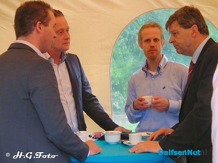 Starthandeling aanleg van het glasvezelnetwerk - Foto: H.G. Foto