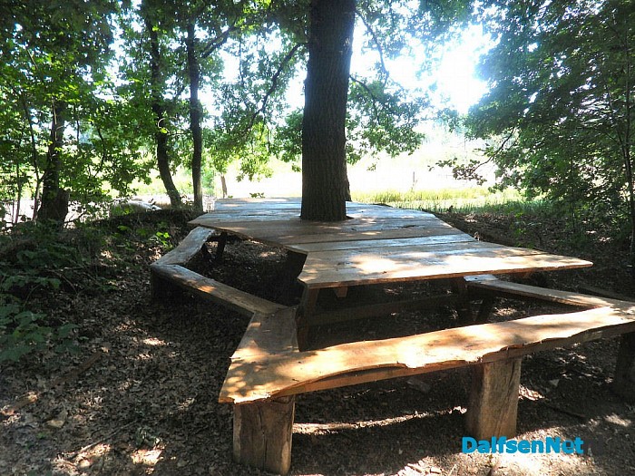 Grote picknicktafel in ere hersteld