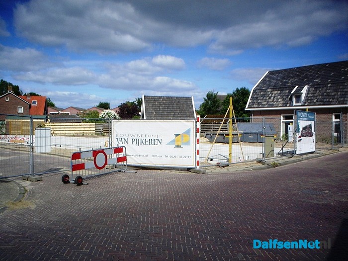 Woningen wapen van Dalfsen schieten de grond uit