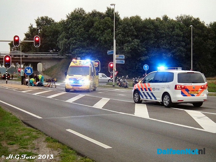 Motorrijder onderuit bij de stoplichten in Varsen. - Foto: H.G. Foto