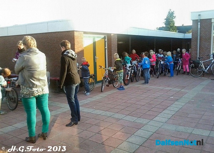 Fietsen controle op de Wegwijzer. - Foto: H.G. Foto
