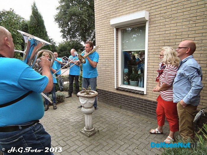 De Vechtboerties op Verjaardag visite. - Foto: H.G. Foto